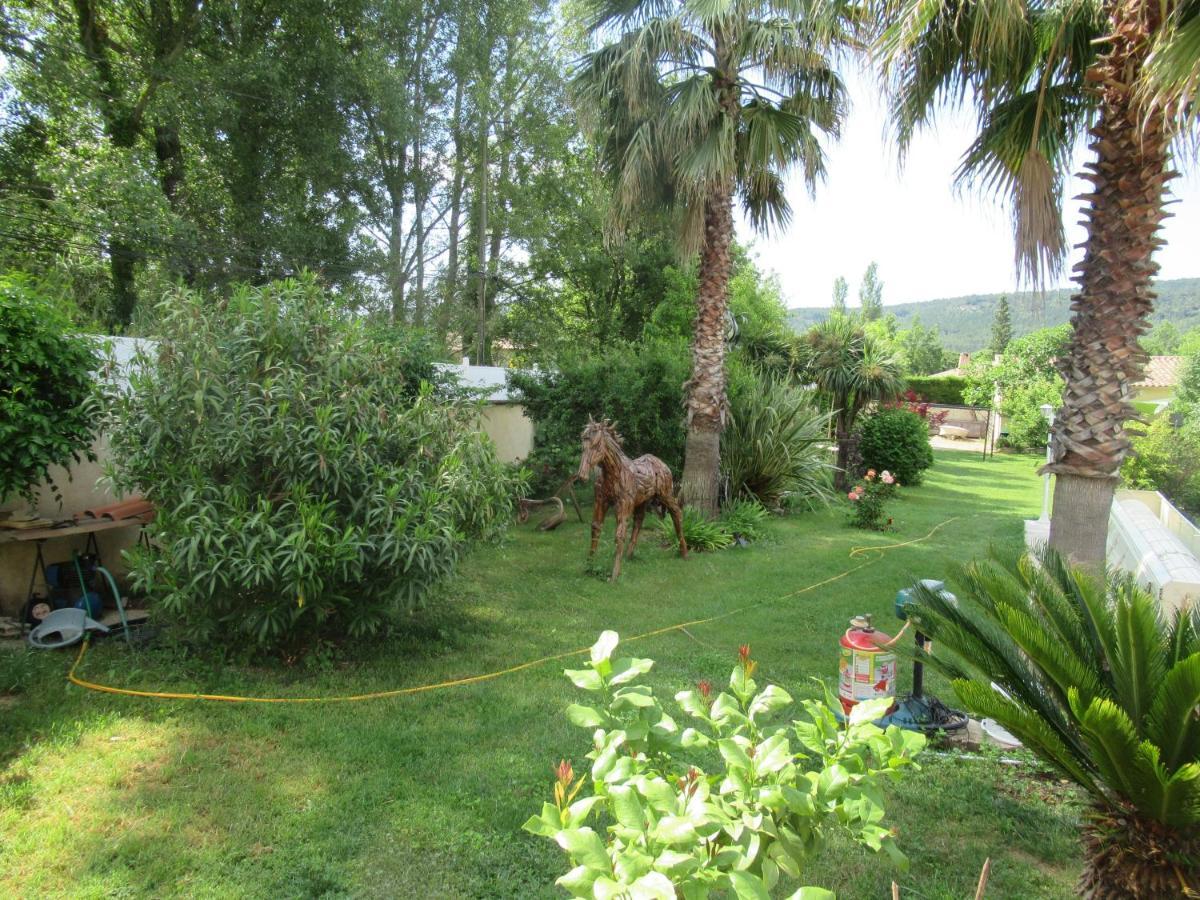 Le Cabanon Des Hirondelles Villa Villecroze Kültér fotó
