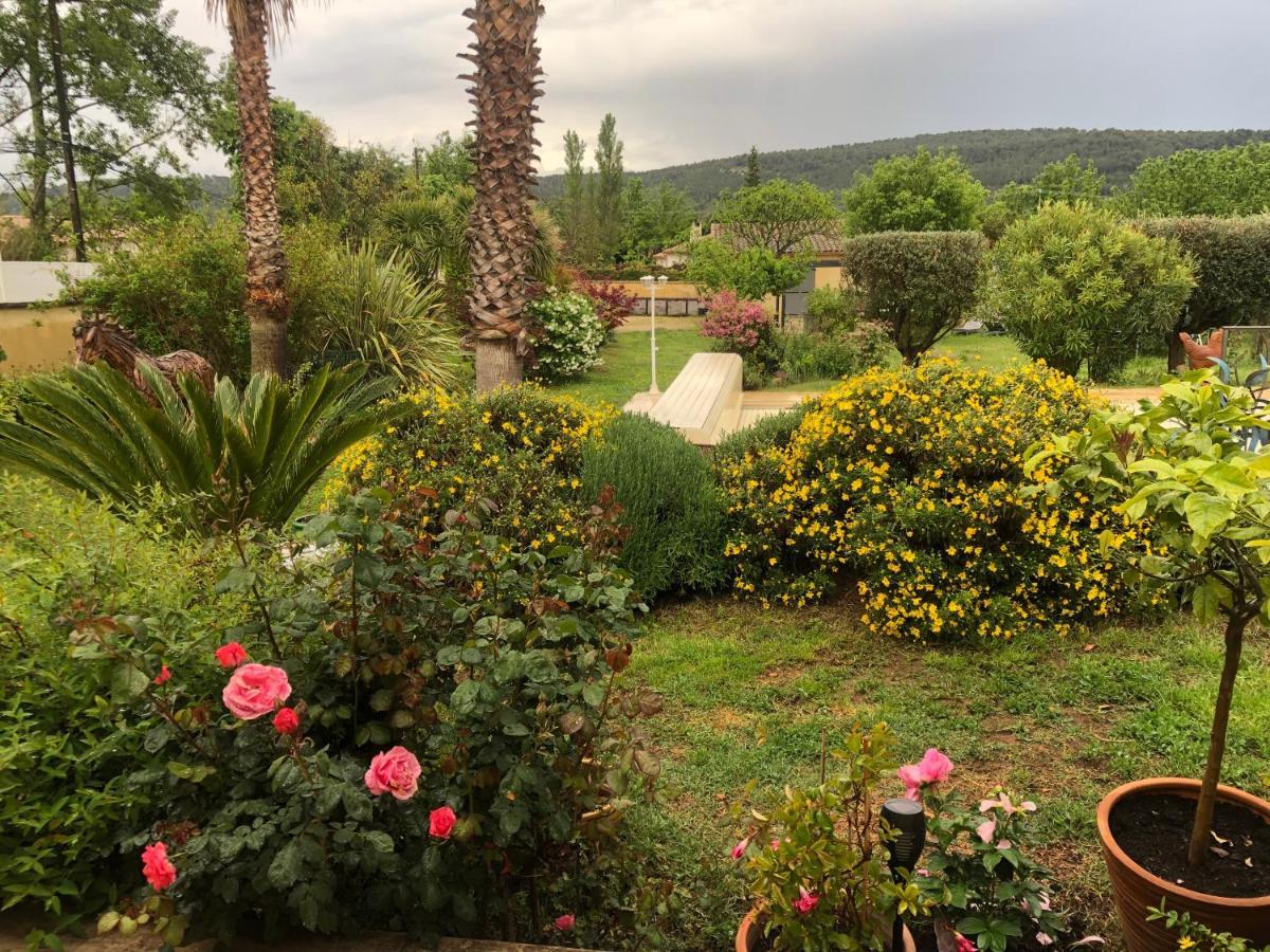 Le Cabanon Des Hirondelles Villa Villecroze Kültér fotó